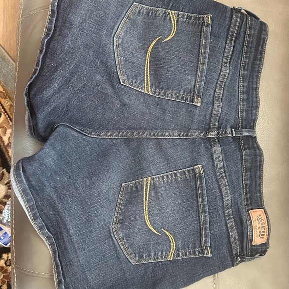 Levi Strauss & Co Modern Shorts - Picture 2 of 3